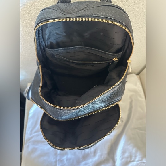 Micheal Kors Leather backpack - Picture 2 of 2